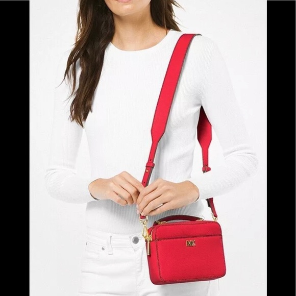 ‼️ SOLD! Michael Kors Cuteeee Camera Bag!! ‼️ - Picture 2 of 9